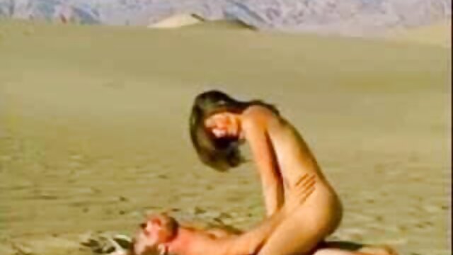 Pornografia sensual sem registo.  Virgin babe in vídeos pornô de mulheres brasileiras bondage