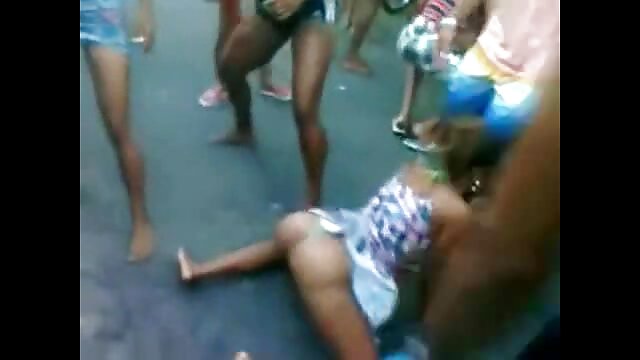 Pornografia sensual sem registo.  Vence vídeo pornô grátis com mulheres brasileiras o Barbeiro fedelho.