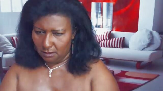 Pornografia sensual sem registo.  Parte dos orgasmos vídeo pornô de mulher negra brasileira incríveis