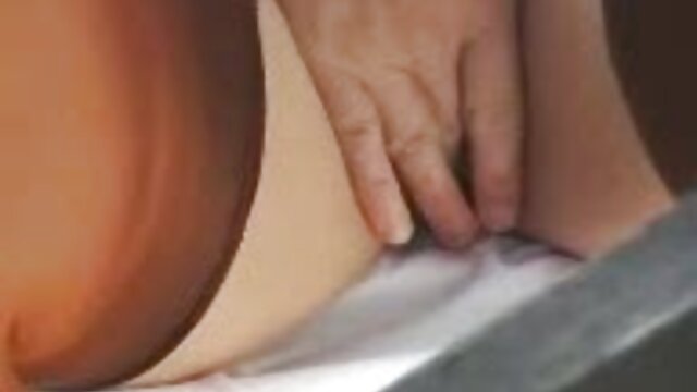 Pornografia sensual sem registo.  Estudo (731)) vídeo pornô de mulher brasileira perdendo a virgindade